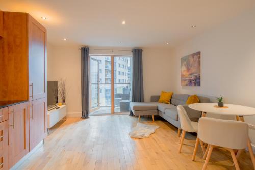Stunning City Centre Water VIews 2 Bed 2 Bath FREE PARKING, Leeds (Foto 10)