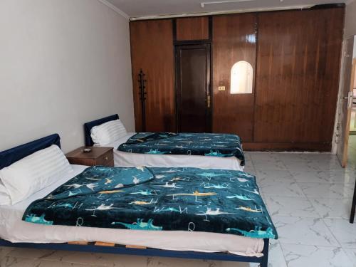 3 twin beds