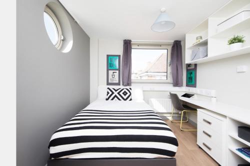 Student Only, Ensuite Room in a Apartment at London, Londres