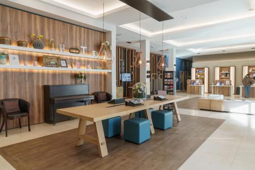 Lobby, Hotel l'Elysee Val d'Europe in Disneyland