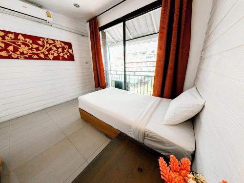Back Home Backpackers Hostel – Bangkok, NY