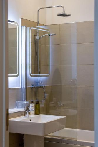 28 York Place Hotel - image 5