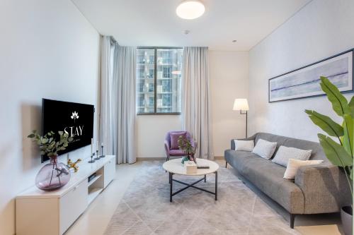 STAY BY LATINEM Luxury 1BR Holiday Home CV B803 near Burj Khalifa, Dubái