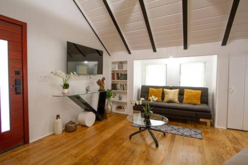 Dreamy Farmhouse In Studio City in Los Angeles, USA
