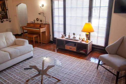 Hidden Weekend Getaway In Noho in Los Angeles, USA