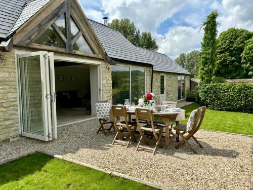 Luxury farmhouse in secluded Cotswold valley