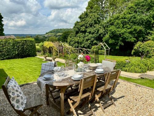 Luxury farmhouse in secluded Cotswold valley