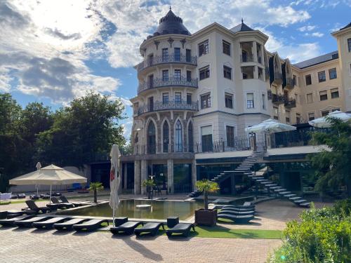 Borostyán Med-Hotel (Borostyan Med-Hotel) in นีราดอนี