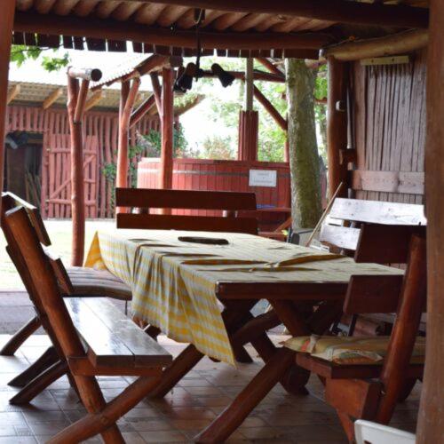 ห้องส่วนกลางสำหรับนั่งเล่น/ดูทีวี, Pasztor Vendeghaz in โปรอสซโล่