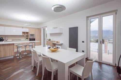 кухня, Villa Serandra Luxury in Джиффоні-Валле-П'яна
