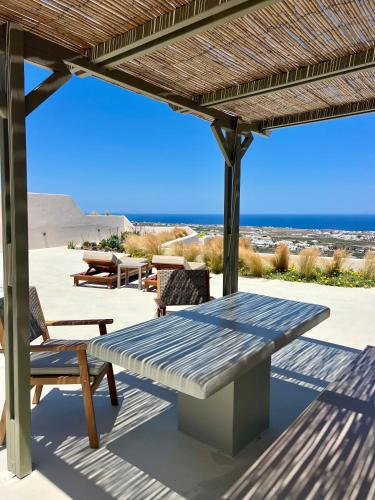 Lavadoze Luxury Suites in Exo Gonia