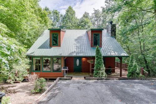 Cabin with Jacuzzi & Hydrotherapy SpaNear Helen Cabin with Jacuzzi & Hydrotherapy SpaNear Helen