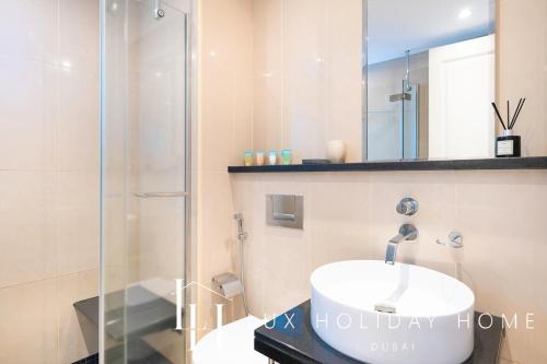 LUX The Bonnington JLT Suite - image 2