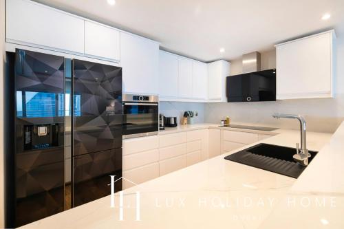 LUX The Bonnington JLT Suite - image 5