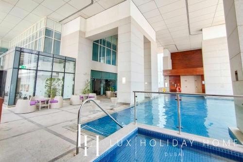 LUX The Bonnington JLT Suite - image 11