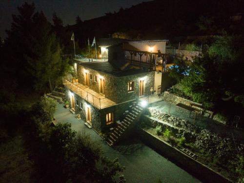 Fikardou Chalets in Ficardou