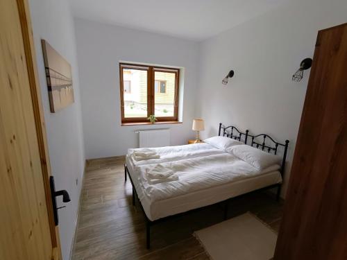 2 bedrooms, 3 beds