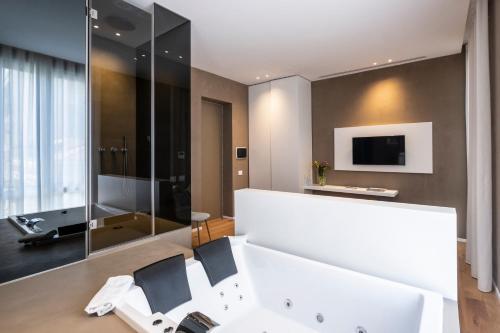 Гореща вана, Amorgiù Luxury Suites (Amorgiu Luxury Suites) in Палермо