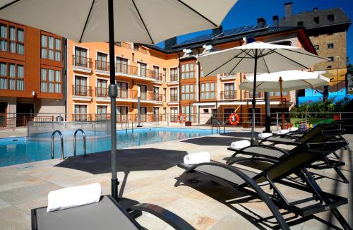 Swimming pool, Apartahotel & Spa Jacetania in Jaca