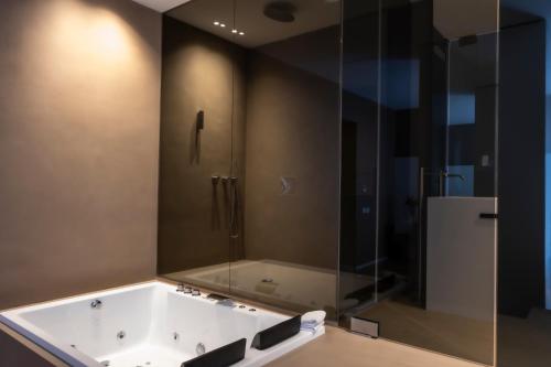 Душ, Amorgiù Luxury Suites (Amorgiu Luxury Suites) in Палермо