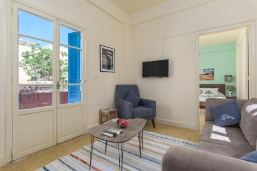 Mikaella's Cozy 1-BR with 24-7 Electricity - image 3