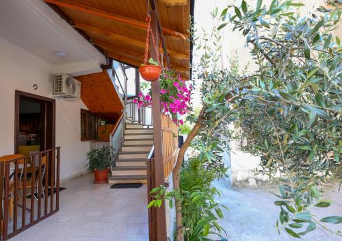 Apartment image 6