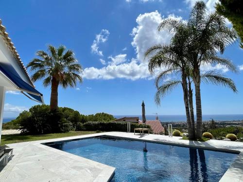 Palm Maresme - Suite with bathroom and living-room and terrasse with ocean views in a private villa