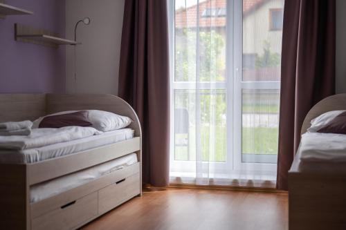 2 twin beds