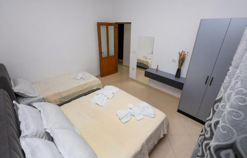 One-Bedroom Apartment image 10