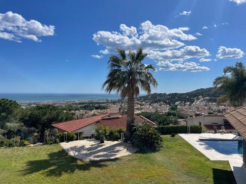 Palm Maresme - Suite with bathroom and terrasse with ocean views in a private villa in Vilassar de Dalt