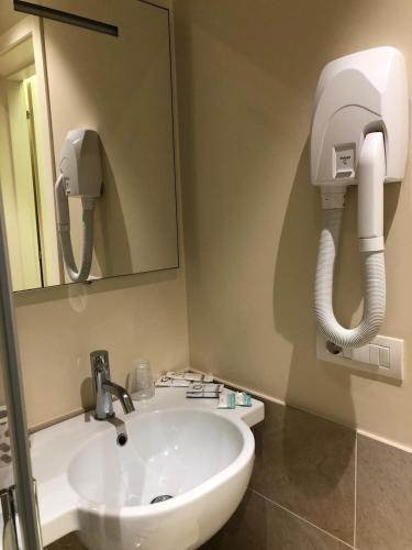Double or Twin Room image 8