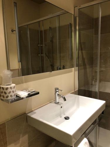 Double or Twin Room image 10