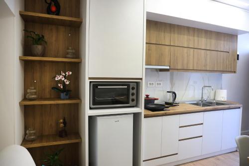 Superior One-Bedroom Apartment with Balcony image 2