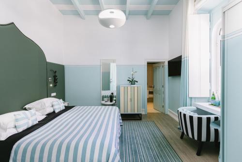 Classic Double Room image 5
