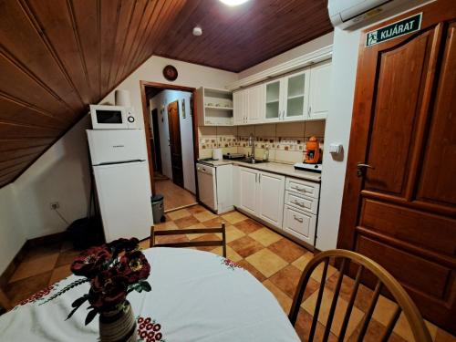 สิ่งอำนวยความสะดวก, Pasztor Vendeghaz in โปรอสซโล่