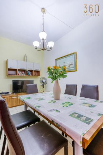 Lovely 2BR Apt in the Historical town of Bormla by 360 Estates - Location saisonnière - Cospicua