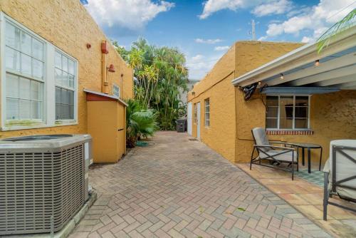 Quiet West Palm Beach Guest Cottage Near the Beach! in West Palm Beach, USA