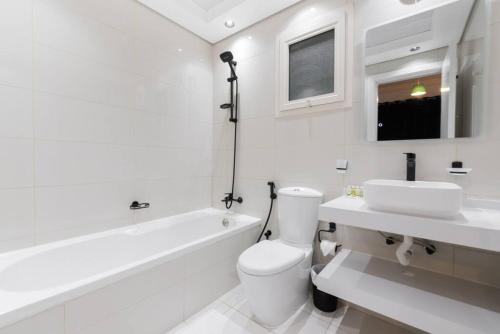 Luxurious 1 Bed in The Residence at Business Central - image 3