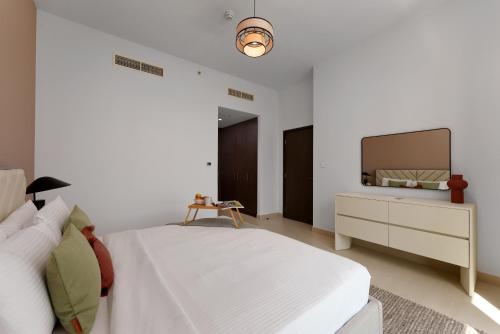 Maison Privee - Luxury Apt with Burj Khalifa Vw & Direct Mall Access - image 8