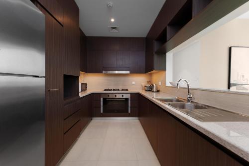 Maison Privee - Luxury Apt with Burj Khalifa Vw & Direct Mall Access - image 3