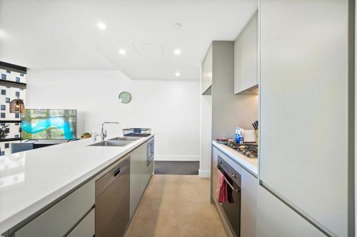 Fabulous view apartment in Sydney Olympic Park - image 5