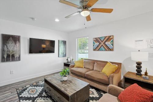 Heart of Grand Prairie - 3 Bedrooms with Backyard in Grand Prairie, USA