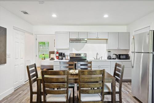 Heart of Grand Prairie - 3 Bedrooms with Backyard in Grand Prairie, USA