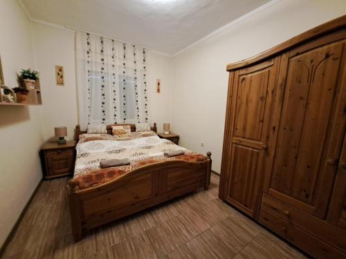 Tündérfátyol apartmanház (Tunderfatyol apartmanhaz) in Poroszlo