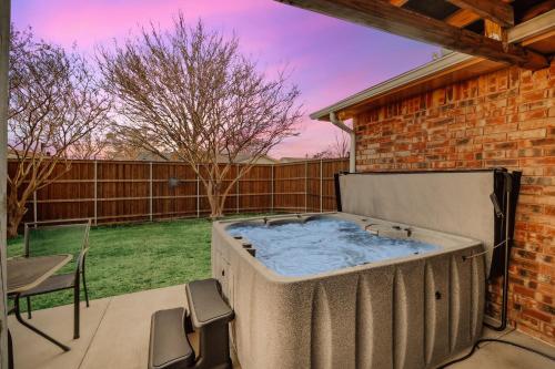 Garlands Hidden Gem 4 Bedrooms Hot Tub Patio in Garland, USA
