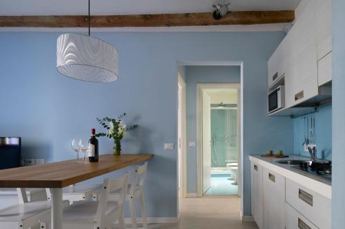 Panicale Blue Historic 1BR Stay Near Medici Chapels & Mercato Centrale - image 14