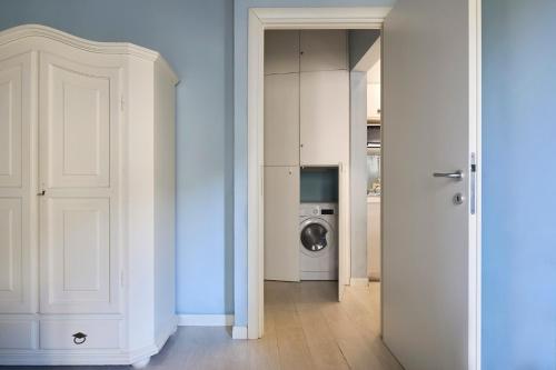Panicale Blue Historic 1BR Stay Near Medici Chapels & Mercato Centrale - image 11