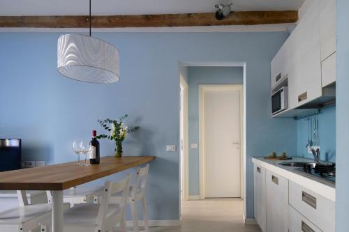 Panicale Blue Historic 1BR Stay Near Medici Chapels & Mercato Centrale - image 10