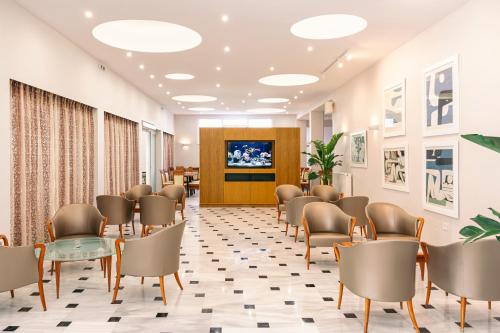 Danae Hotel in เอไจนา