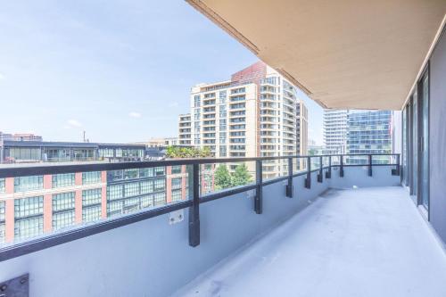 2BR Executive Appartment With Gym & Pool by ENVITAE - image 3